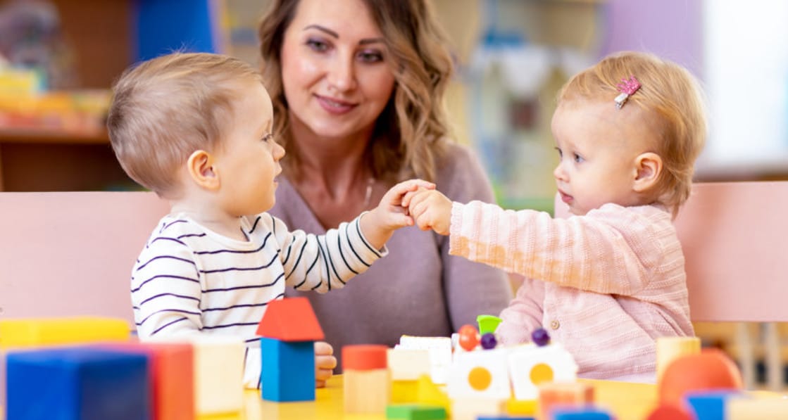 3 idées de jouets Montessori à acheter à son enfant
